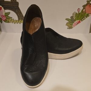 Gentle Souls By Kenneth Cole Black Leather Shoes
